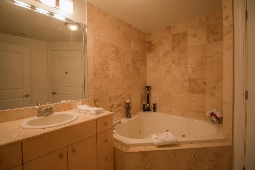 Sea Breeze 402 Deluxe - Two Bedroom Apartment image 9